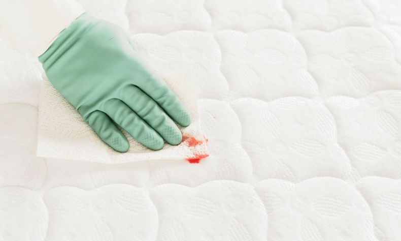 Tham dung dich len vet ban c21f7c84