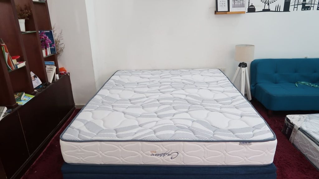 nam dem lo xo bi dau lung 5