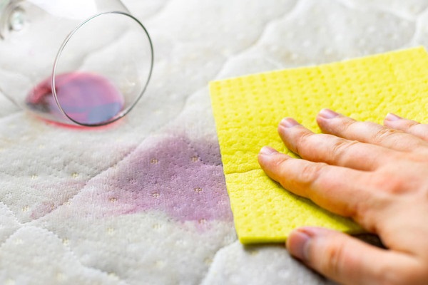 nệm bị ướt phải làm sao