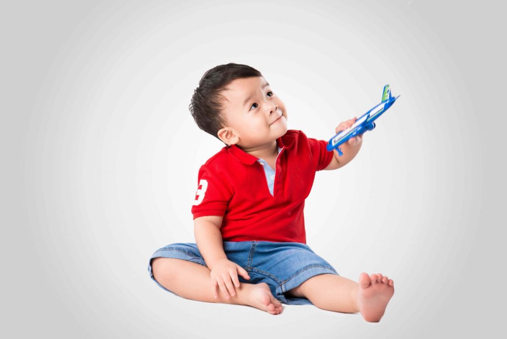 Có nên cho trẻ nằm gối cao su non? Những điều cha mẹ cần biết để bảo vệ giấc ngủ của bé 10 trẻ nằm gối cao su non