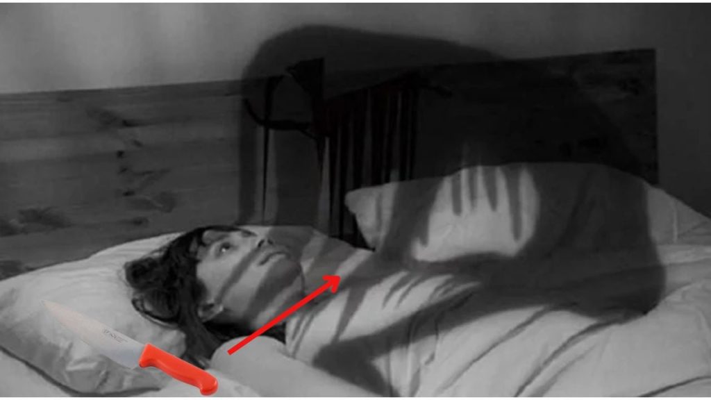 có nên để dao ở đầu giường