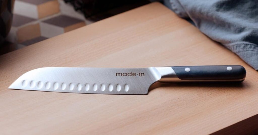 có nên để dao ở đầu giường