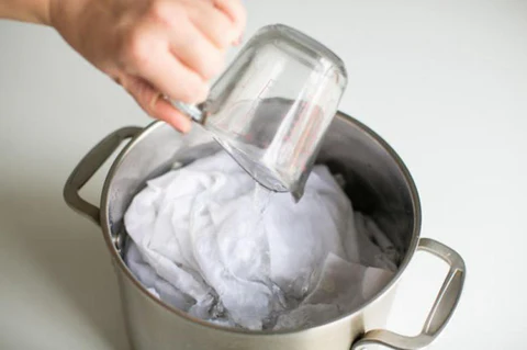 Vỏ gối bị mốc