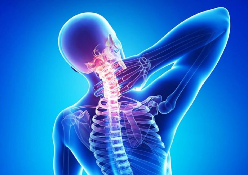 nằm ngủ dưới nền gạch