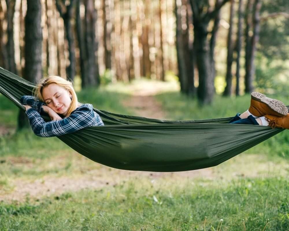 ngủ võng ban đem có tốt không