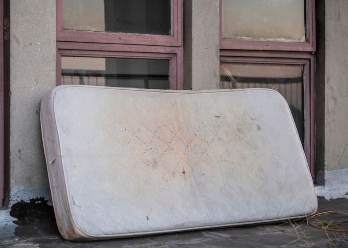 Bỏ nệm cũ ở đâu? 6 cách xử lý nệm cũ gọn gàng, đúng cách và tiết kiệm 10 Bỏ nệm cũ ở đâu