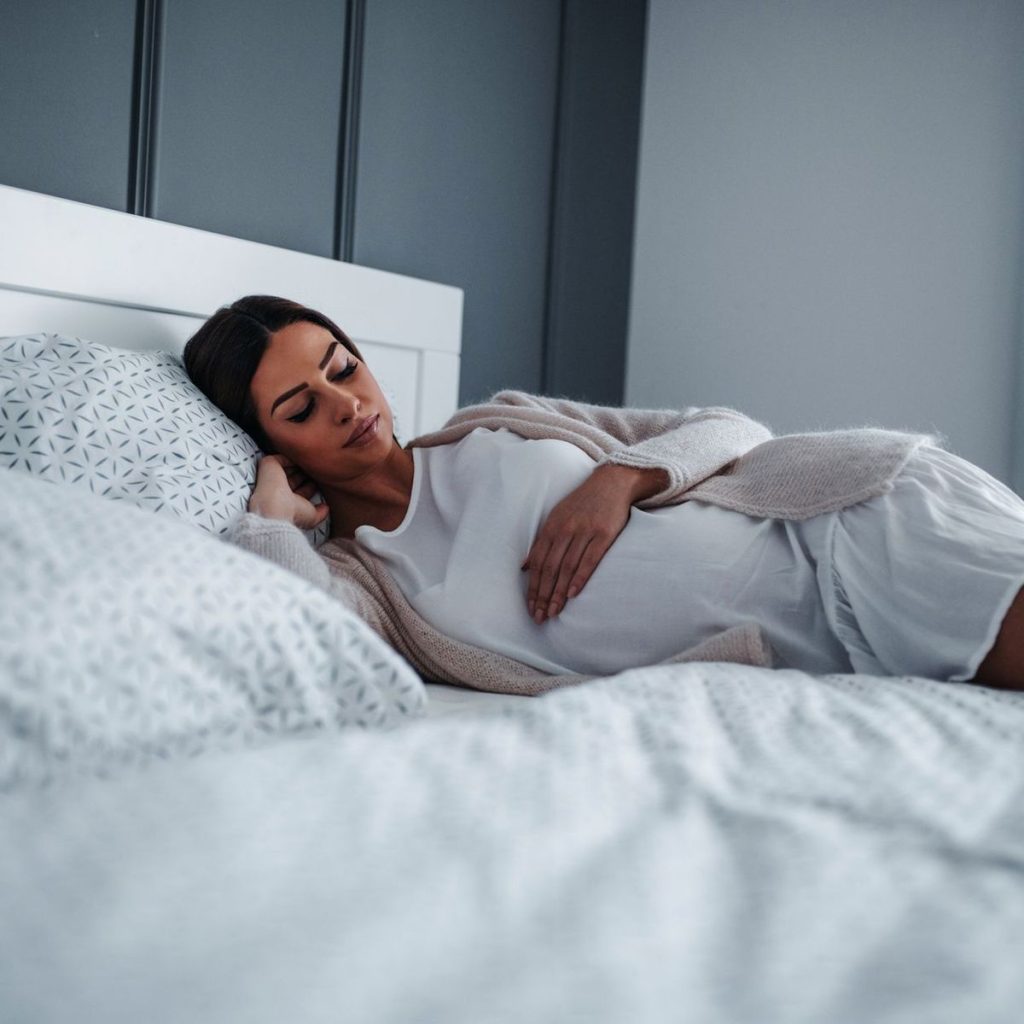 bà bầu có nên nằm nệm không