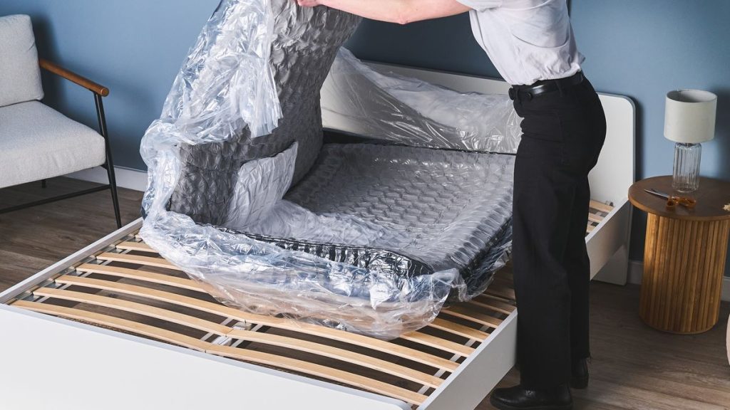 nệm cao su non có mùi hôi