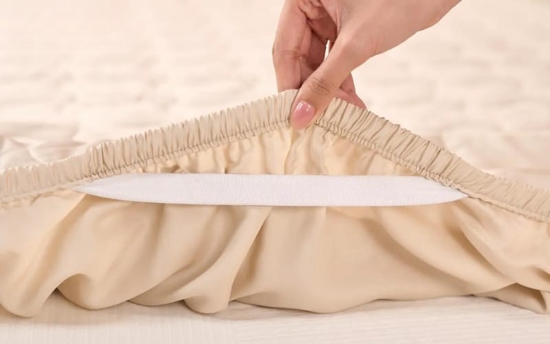 cách gấp drap giường