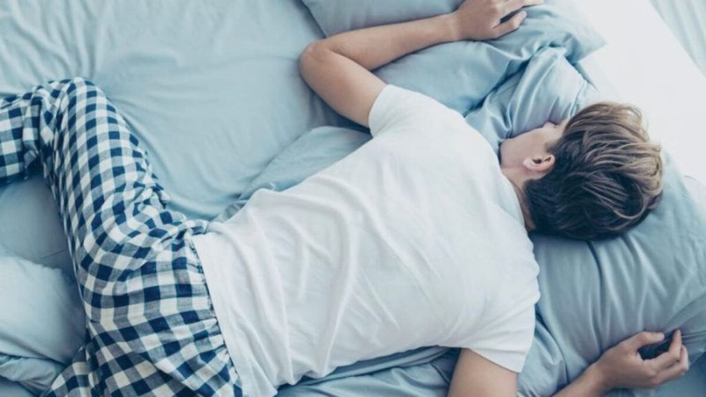cách ngủ ngon khi trời nóng