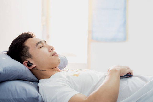 Đeo tai nghe khi ngủ có sao không? 7 rủi ro bạn nên biết trước khi dùng 13 đeo tai nghe khi ngủ có sao không